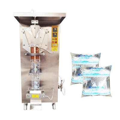 Macchina di riempimento facile da liquido controllata da PLC per riempimento e lavorazione semiautomatica